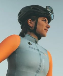 Maillot Manche Longue Gobik Cobble Nectarine Femme -Vélos Urbains Magasin de vente maillot cobble nectarine mujer sparrow cold season 22 gobik 5 700x 700x700 4